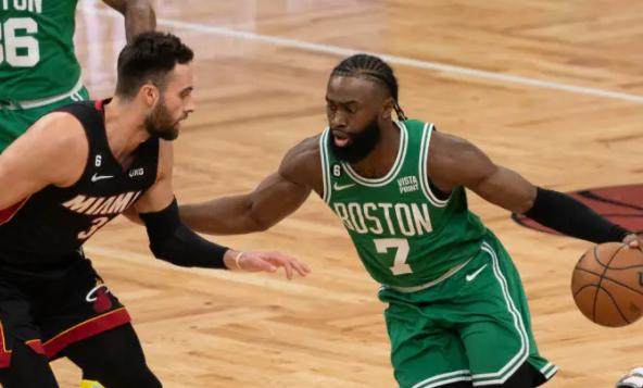 开云体育官网-5年3.04亿破纪录！布朗配得上超级顶薪？绿军添压力