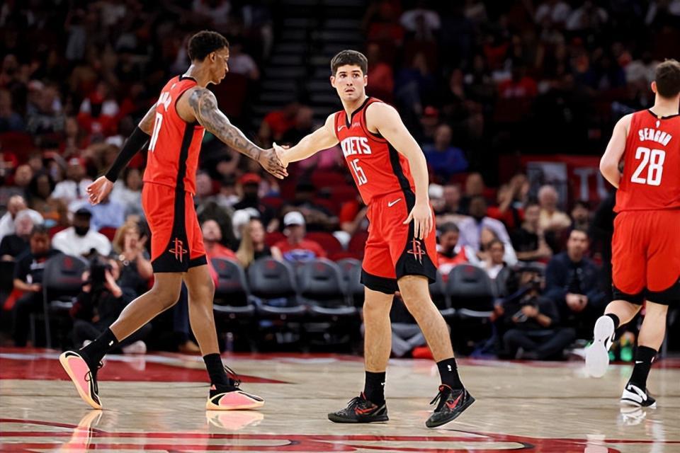 开云体育APP-状态也太不稳定了！火箭后场新星最近几场比赛真是起伏太明显了？